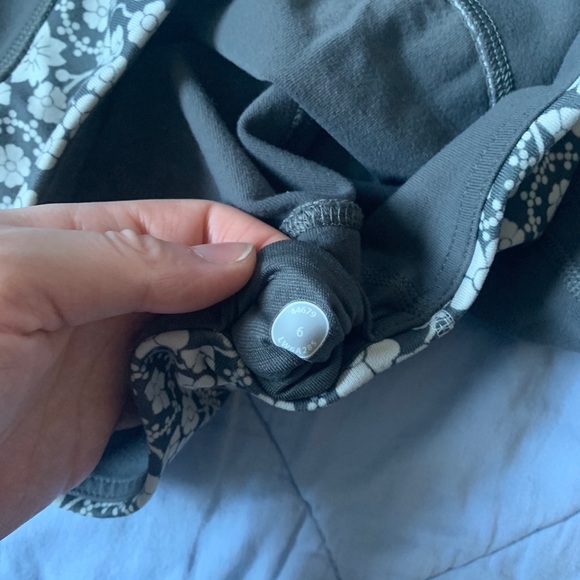 Lululemon Gather & Crow Crop Soot Light - Picture 5 of 7